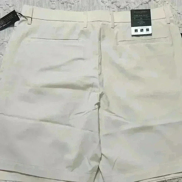 Banana Republic Core Temp Short - Picture 9 of 9